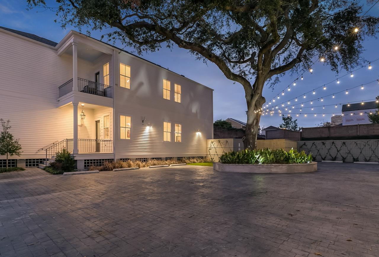 Charming 2Br On Carondelet By Hosteeva Apartment New Orleans Bagian luar foto