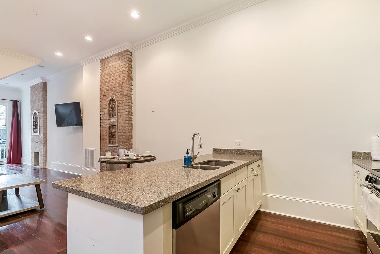Charming 2Br On Carondelet By Hosteeva Apartment New Orleans Bagian luar foto